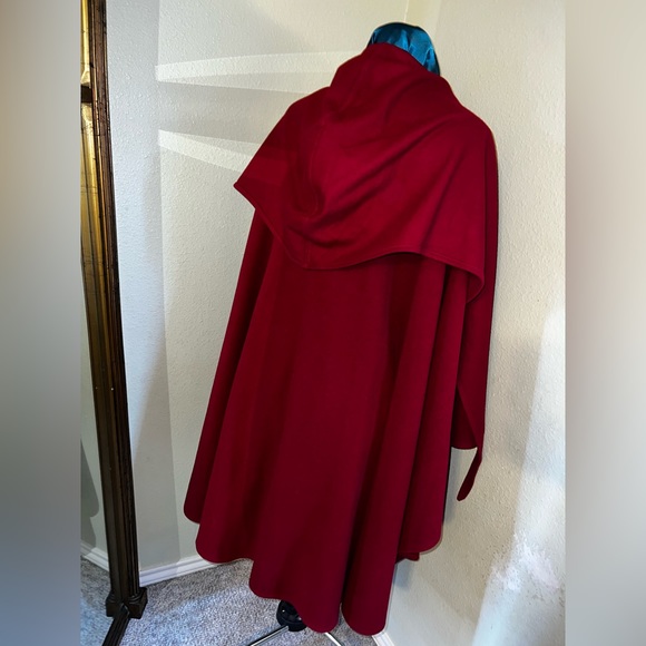 ❤️ MOLINA Crimson RED Hooded Cape Cloak Pancho Scarf IRELAND Cashmere Wool NWOT! - Picture 8 of 16